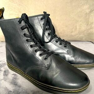 Like new Dr Martens leather Tobias flat sole chukka boots 11 US men’s